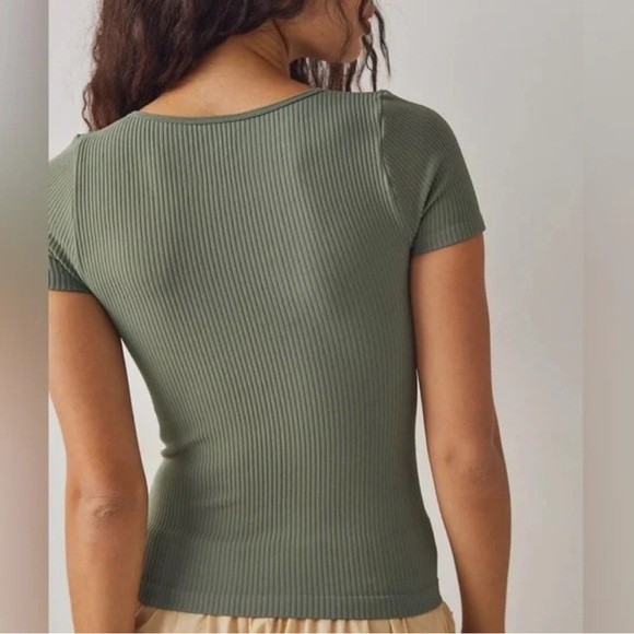 Free People XYZ Recycled Baby Tee Army Green Soft Stretchy Ribbed Shirt Size M/L - Picture 3 of 8